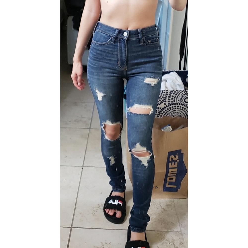 Distressed High Rise Skinny Jean